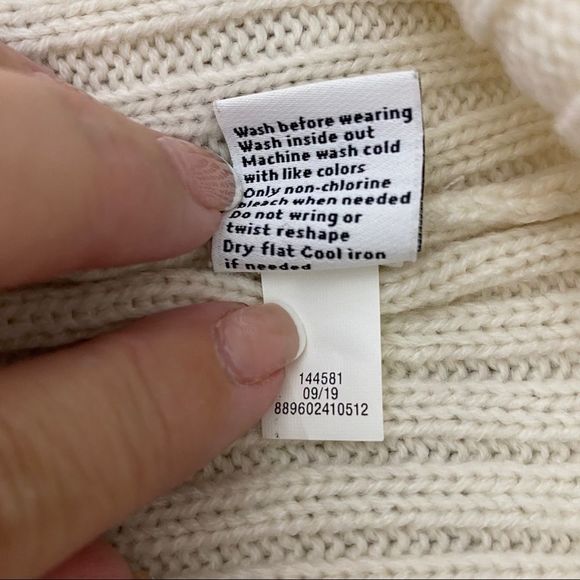 Nine West Long Sleeve Cheetah Print Turtleneck Sweater Size Medium - Picture 10 of 10